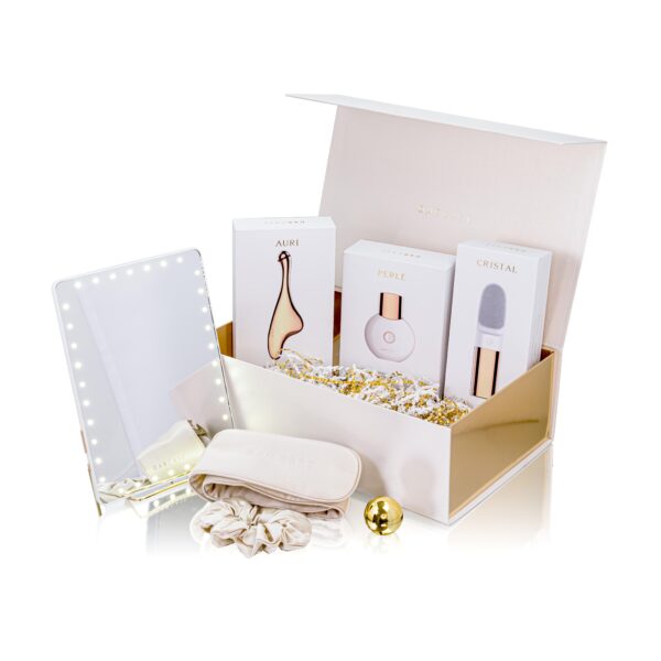 The DARCASE Luxury Beauty Gift Set contains all of the beauty products that you need to create an amazing skincare routine. With DARCASE's products, skincare becomes and easy beauty process.